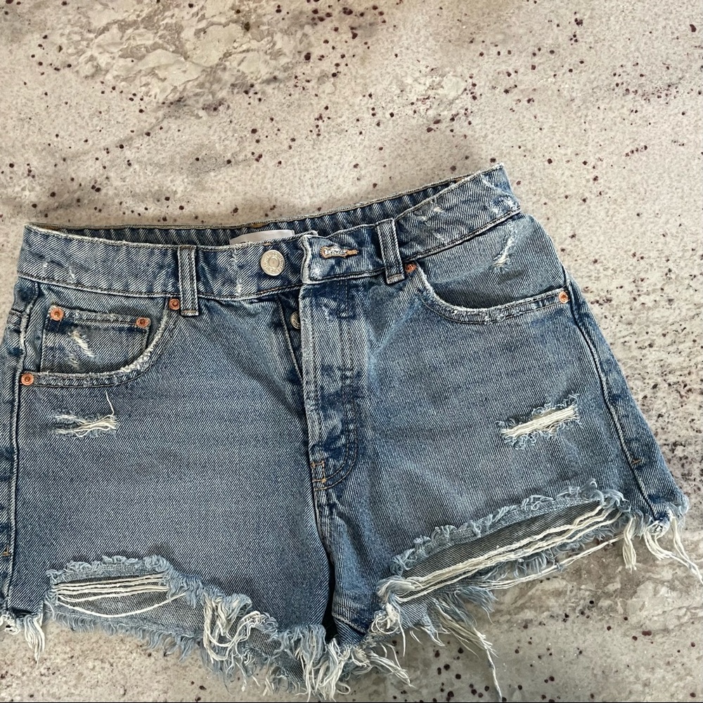 Zara - Frayed denim shorts